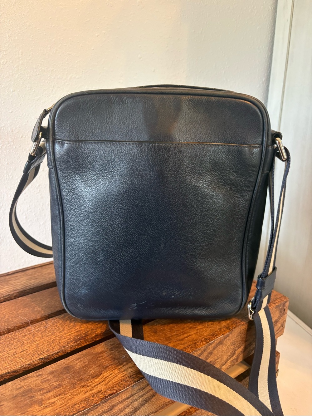 Coach Men’s Navy Blue Pebbled Leather Crossbody Flight Bag Striped Strap - Picture 2 of 7